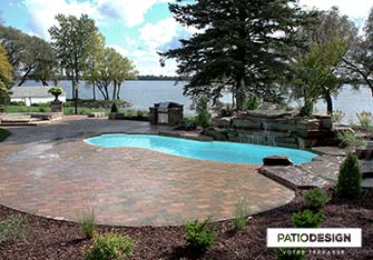 Piscine creusée en fibre de verre par Patio Design inc.