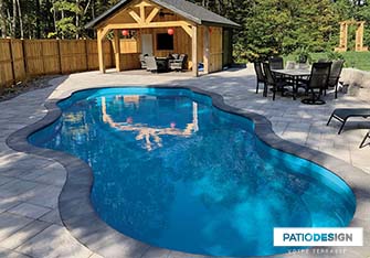 Piscine creusée en fibre de verre par Patio Design inc.