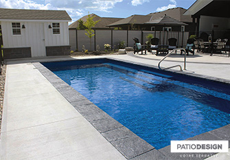 Piscine creusée en fibre de verre par Patio Design inc.