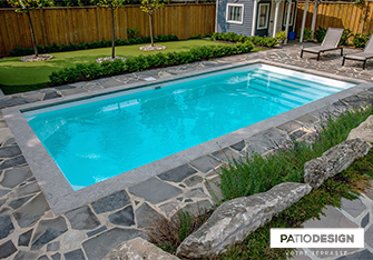 Piscine creusée en fibre de verre par Patio Design inc.